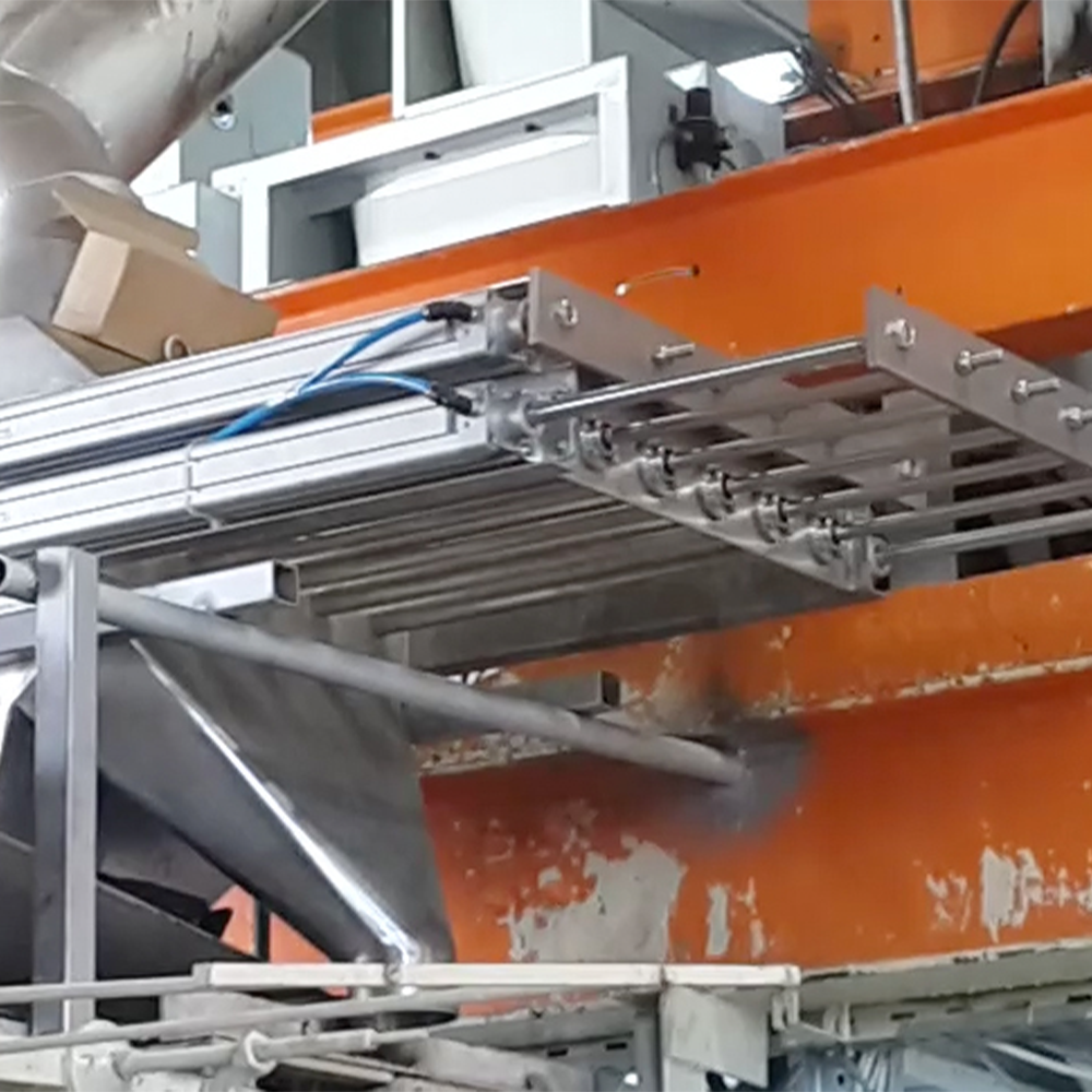 Auto Clean Drawer Type Separator - Pneumatic Cleaning Mechanism