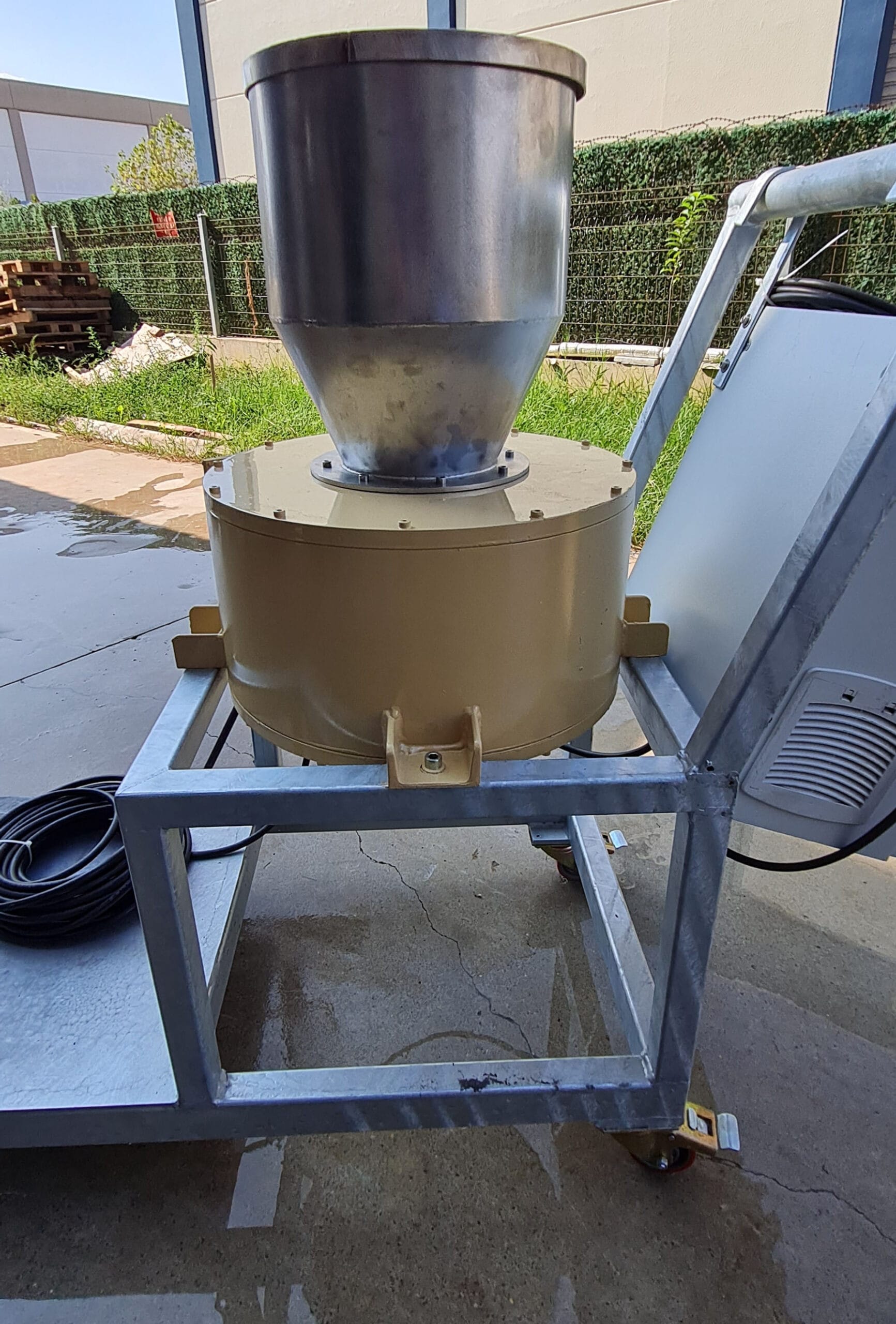 Mobile Electromagnetic Filter - Detail of high-grade copper winding and power connections