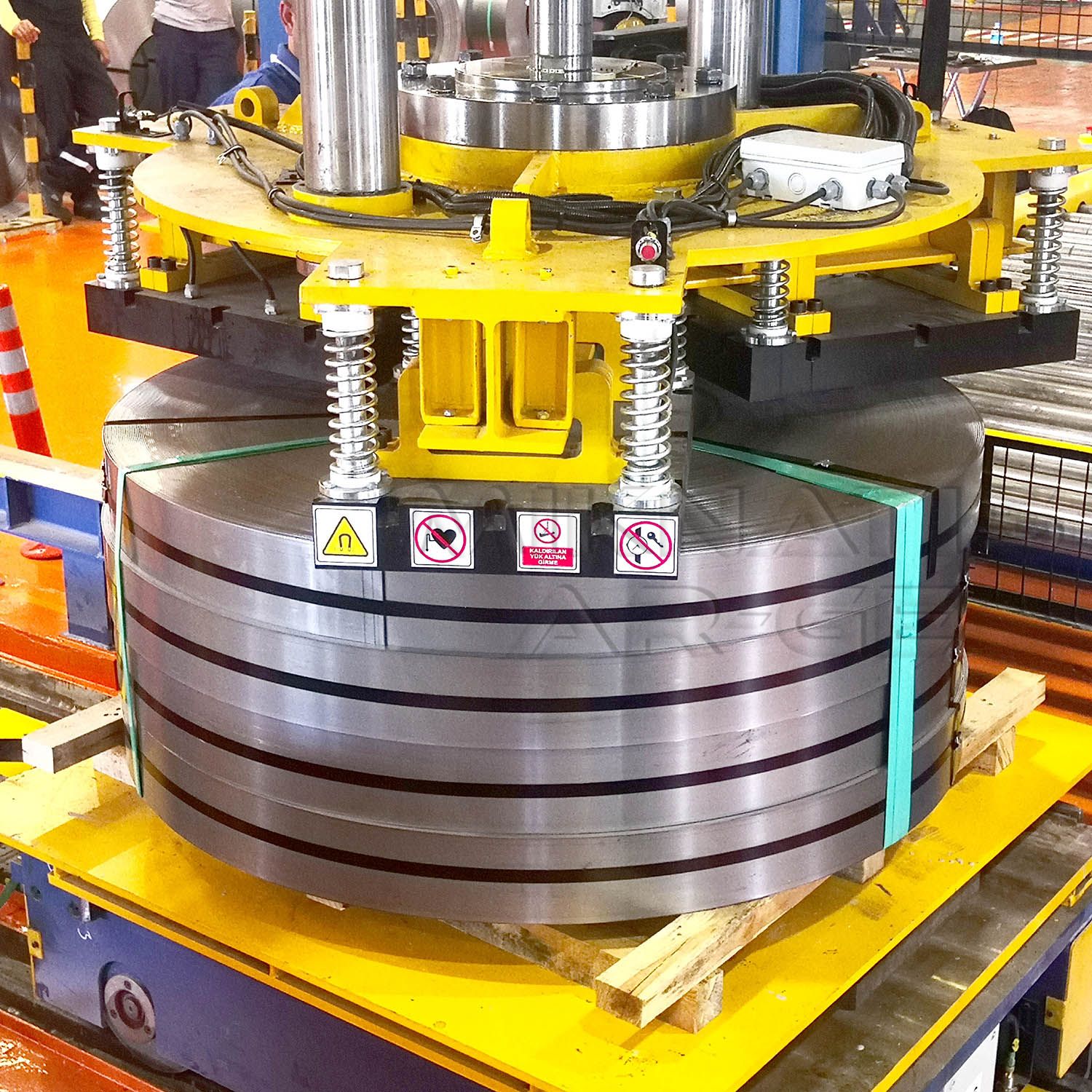 Electro Permanent Lifters - Securely lifting heavy metal sheets in industrial setting.
