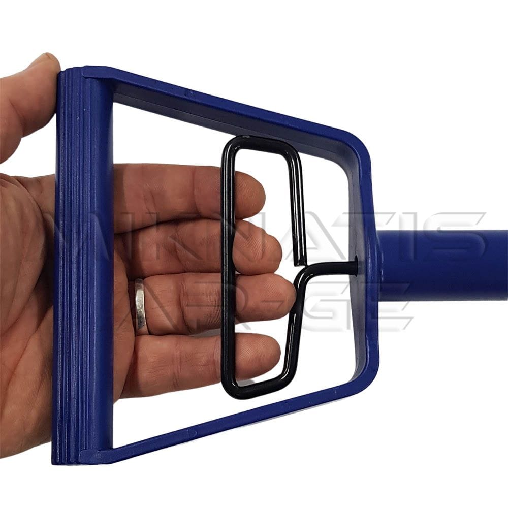 Easy Clean Metal Holder with Handle - Ergonomic Grip Detail