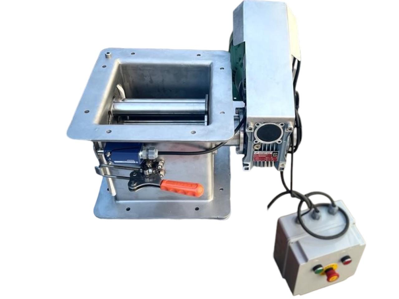 Rotary Separator – Side view with inlet/outlet connections for industrial integration.